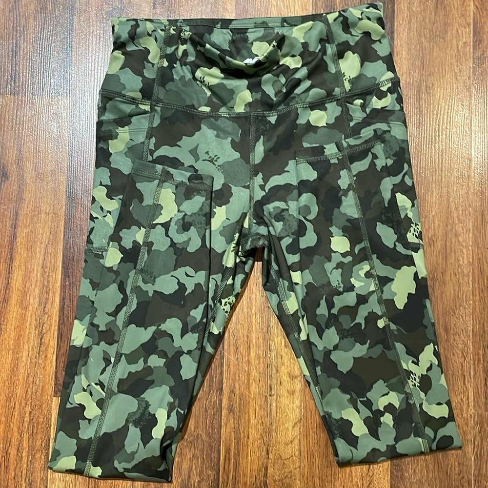 Never worn full length avia workout leggings